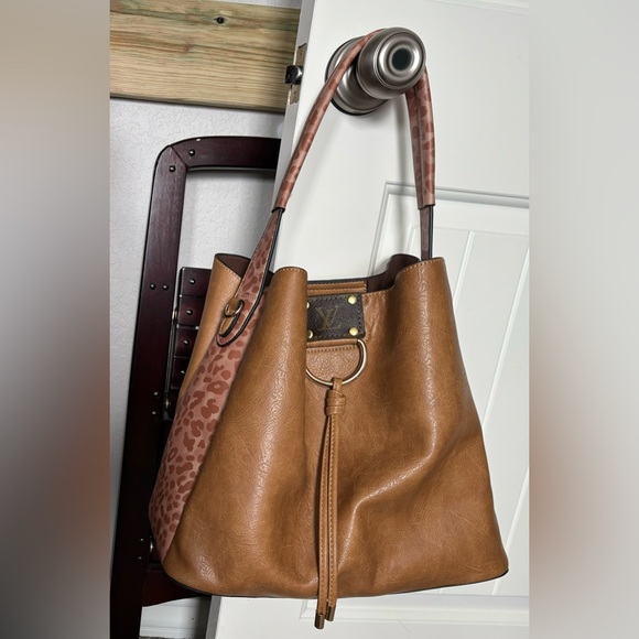 Re-purposed LV 2 in 1 shoulder Bag & Cross
Body with Leopard sides - Picture 1 of 8